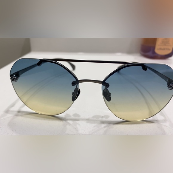 Chanel sunglasses - Picture 2 of 8